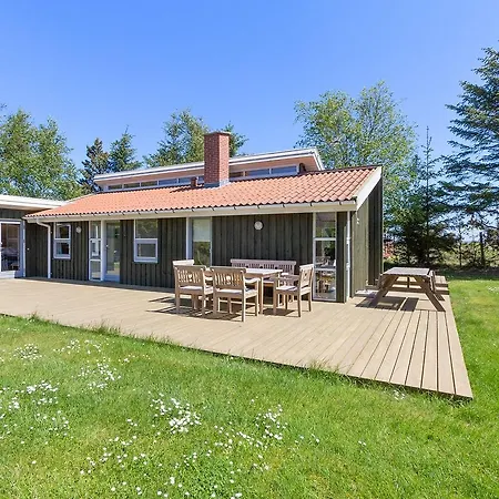 Three-bedroom Holiday In * Hals