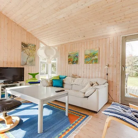 Three-bedroom Holiday In * Hals