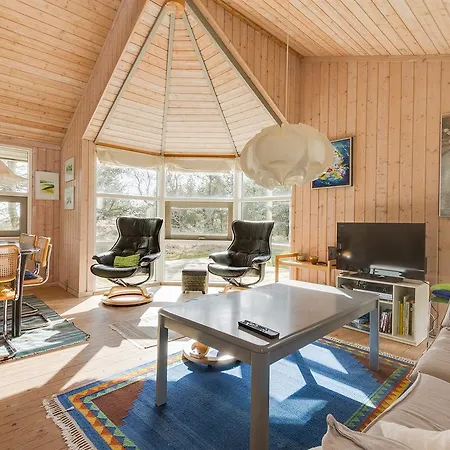 Three-bedroom Holiday In * Hals
